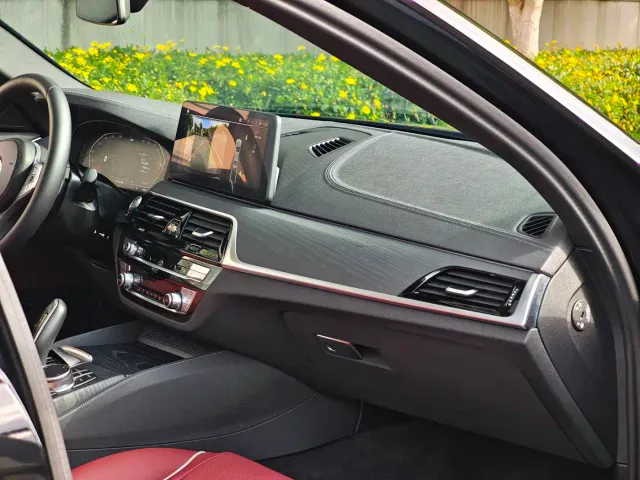 BMW 5 Series — Фото автомобиля 9