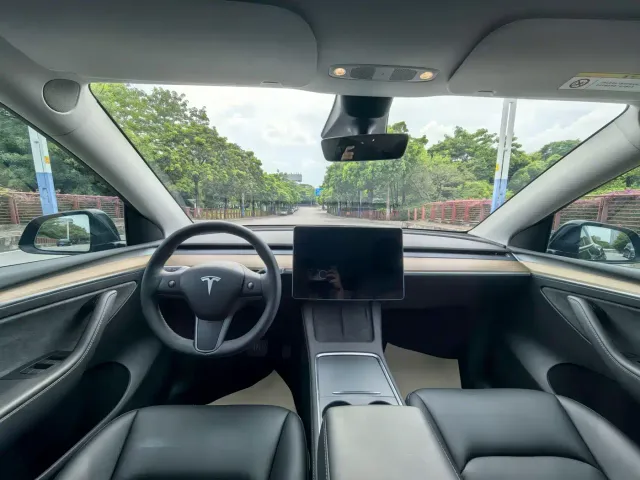 Tesla Model Y — Фото автомобиля 9