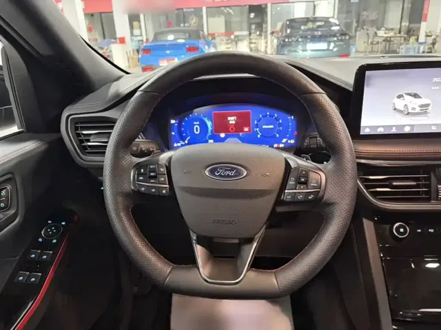 Ford Escape — Фото автомобиля 9