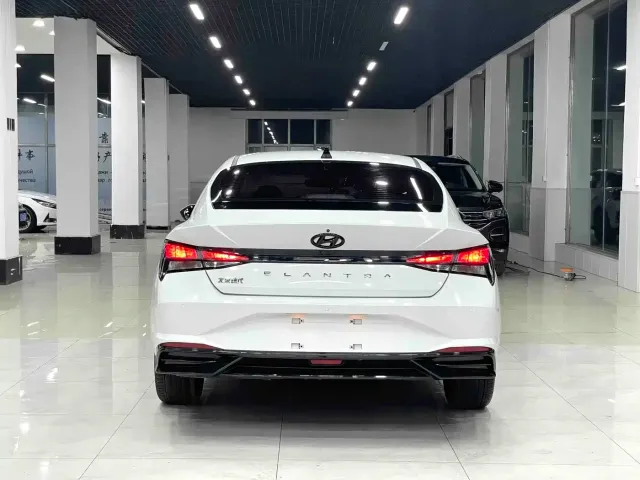 Hyundai Elantra — Фото автомобиля 18