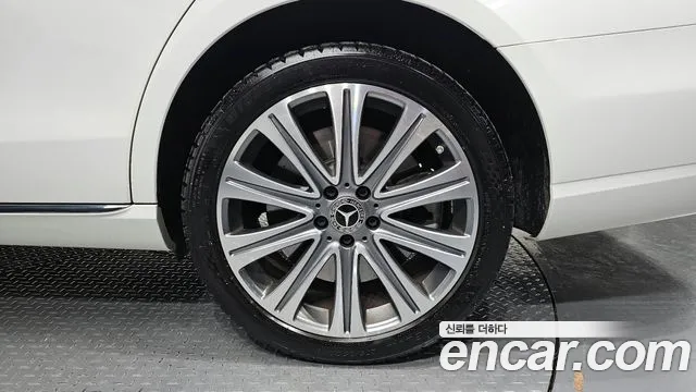 Mercedes-Benz E-Class — Фото автомобиля 18