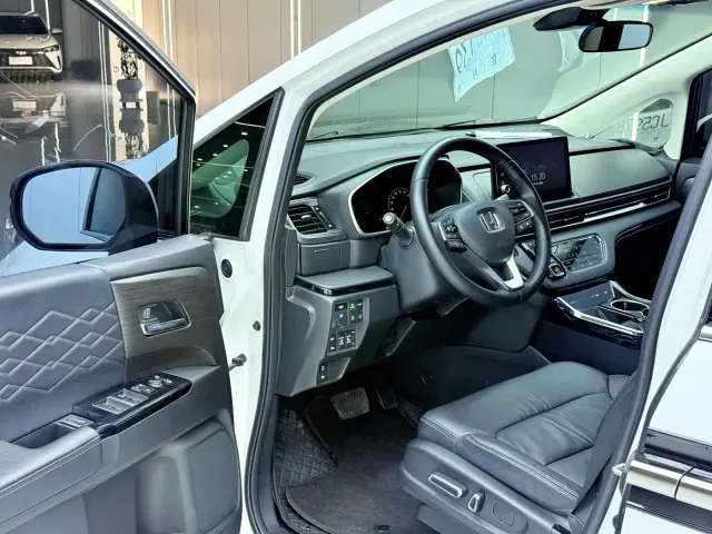 Honda Elysion — Фото автомобиля 3