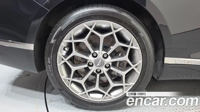 Genesis G80 Бензин 3.5 турбо AWD — Фото автомобиля 5