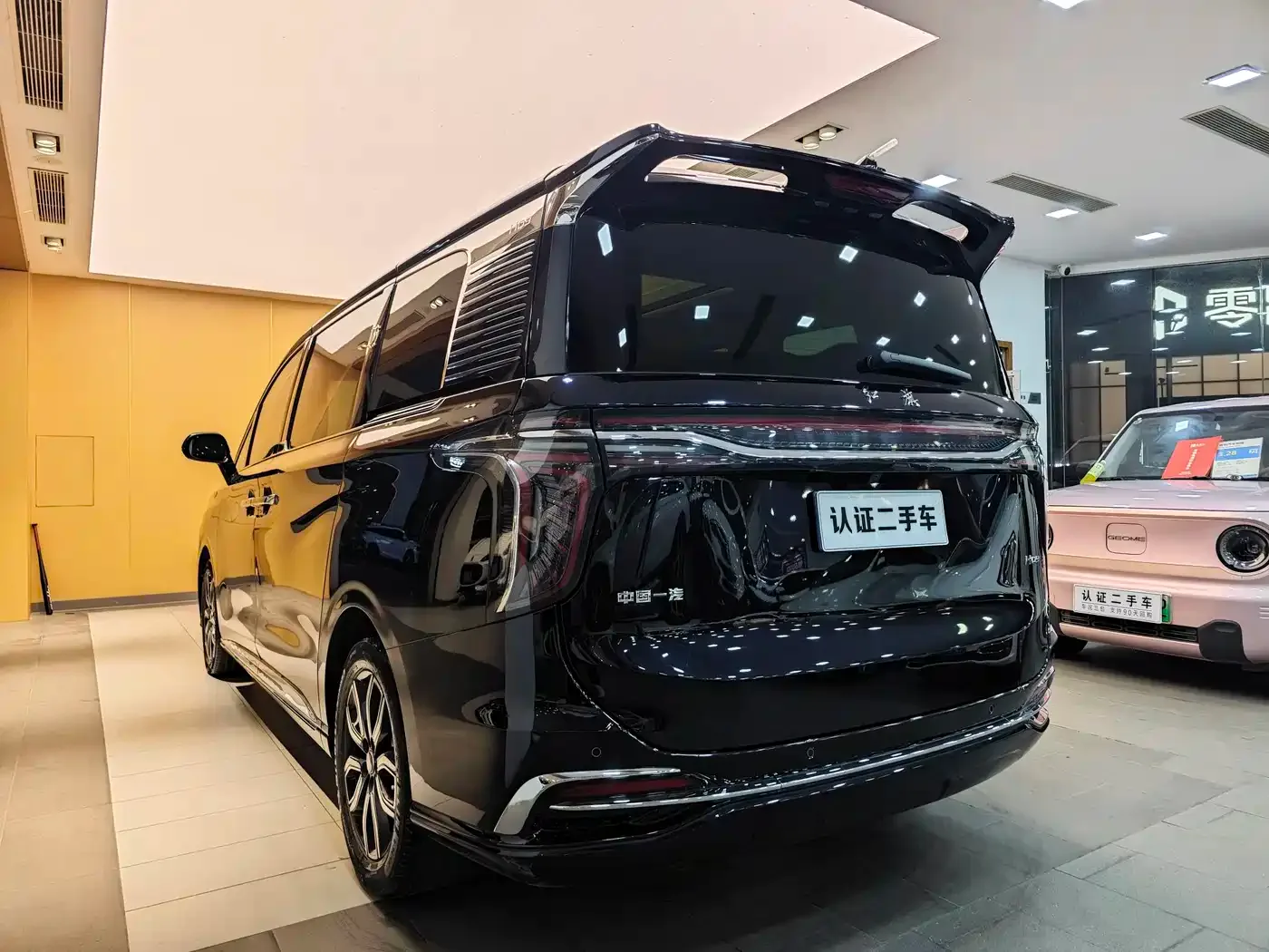 Hongqi Hongqi HQ9 2023 2.0T Smart Connect Flag Rhyme Edition — Фото автомобиля 27