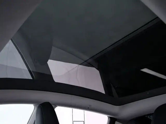 Tesla Model Y — Фото автомобиля 10