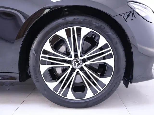 Mercedes-Benz E-Class — Фото автомобиля 6