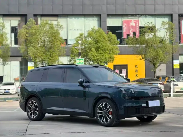 Lynk & Co 900 — Фото автомобиля 3
