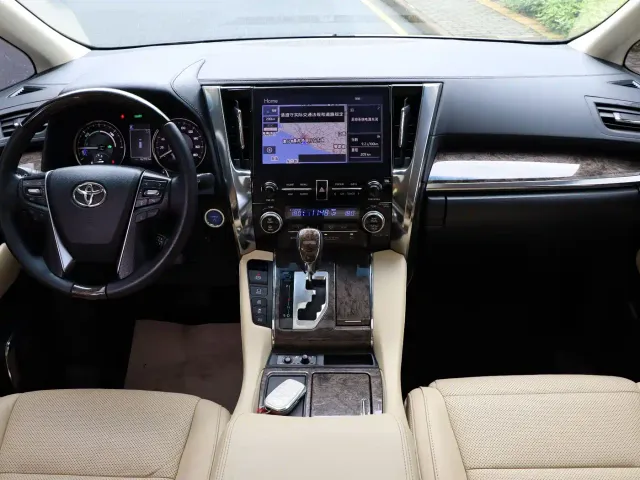 Toyota Vellfire — Фото автомобиля 15