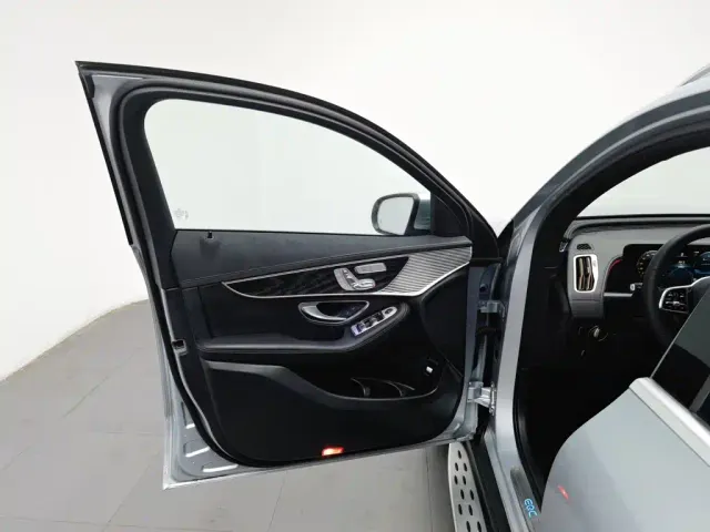 Mercedes-Benz EQC — Фото автомобиля 8