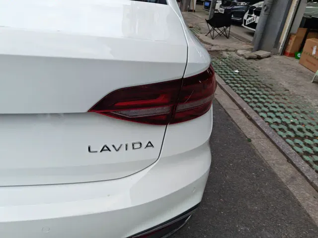 Volkswagen Lavida — Фото автомобиля 10