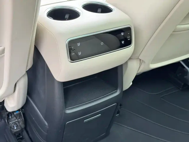 Li Auto L8 — Фото автомобиля 10
