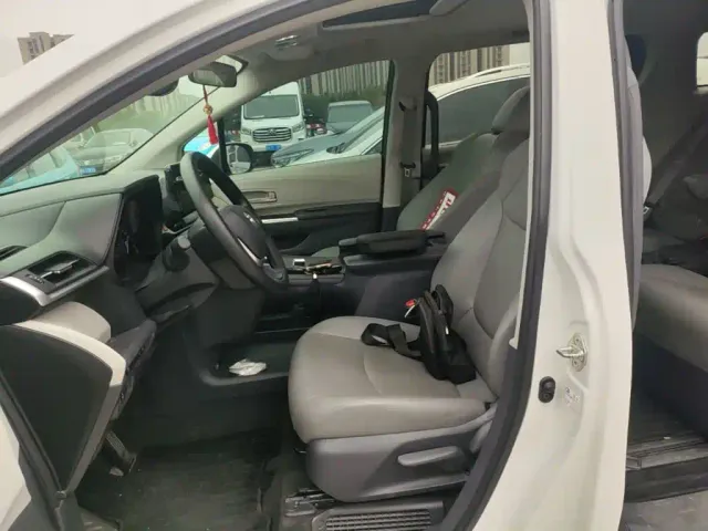 Toyota Granvia — Фото автомобиля 14