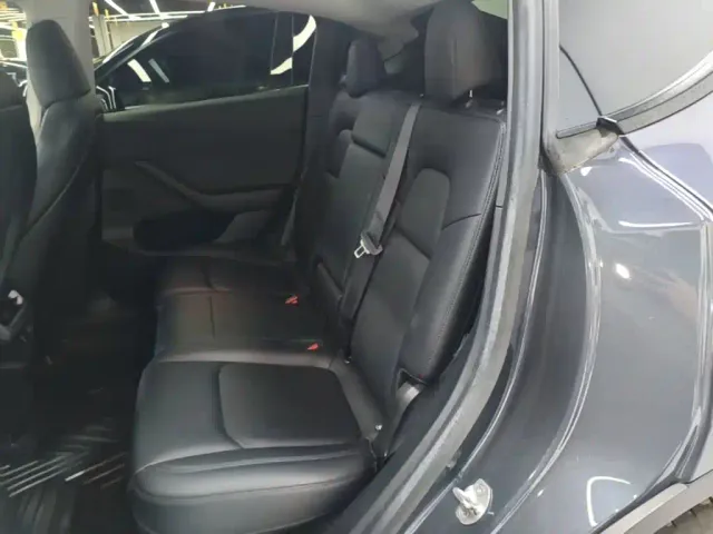 Tesla Model Y — Фото автомобиля 16