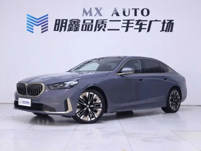 BMW 5 Series — Фото автомобиля 2