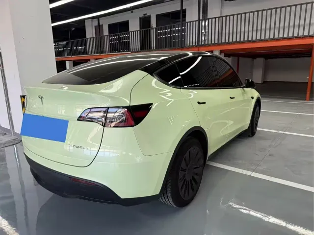 Tesla Model Y — Фото автомобиля 12