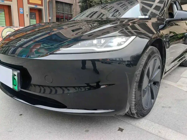 Tesla Model 3 — Фото автомобиля 4
