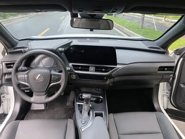 Lexus UX — Фото автомобиля 8