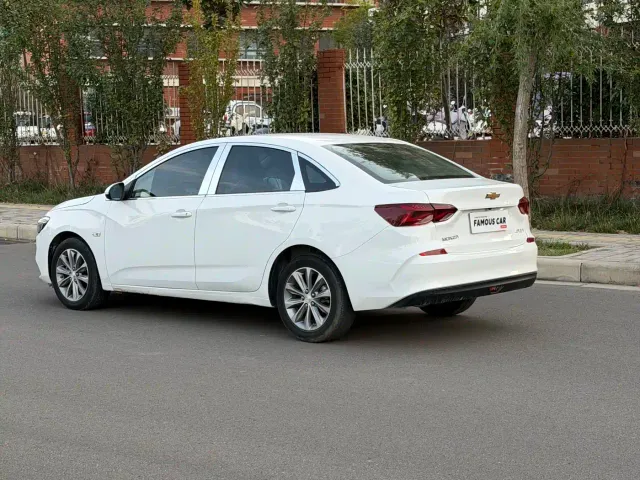 Chevrolet Monza — Фото автомобиля 4