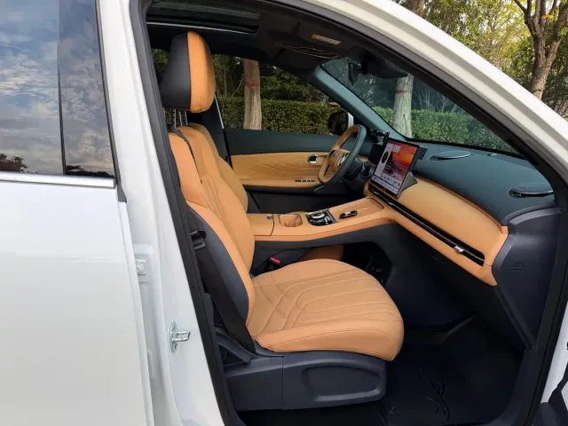 Geely Galaxy Starship 7 EM-i — Фото автомобиля 17