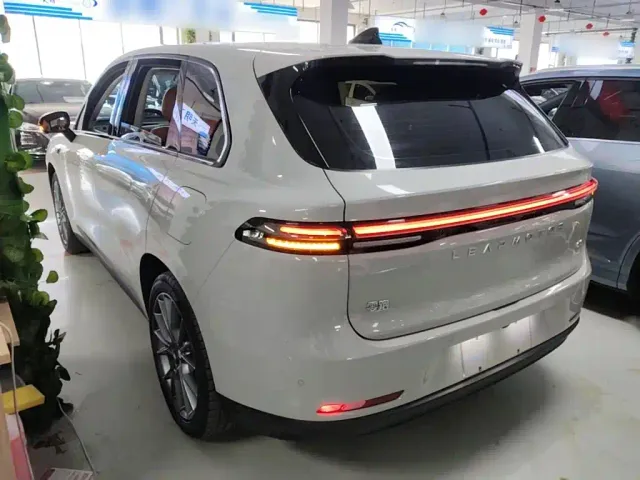 Leapmotor C10 — Фото автомобиля 4