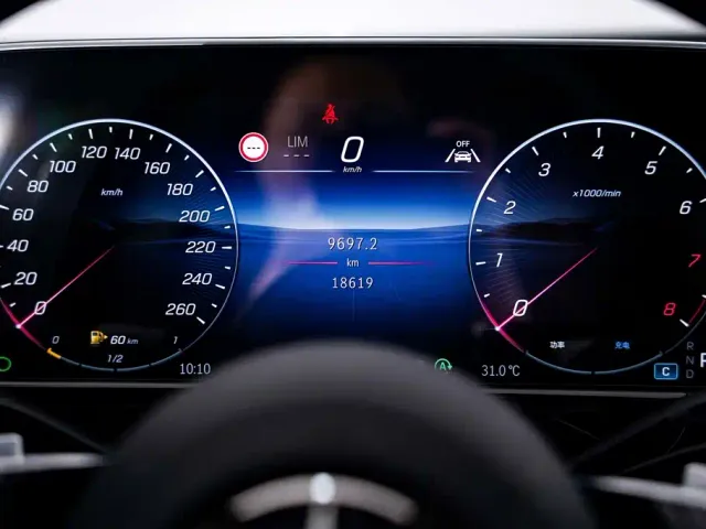 Mercedes-Benz E-Class — Фото автомобиля 16