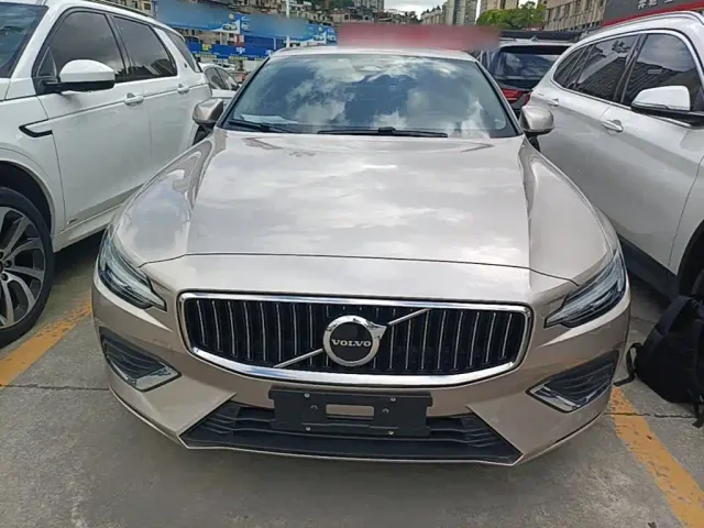 Volvo S60 — Фото автомобиля 2