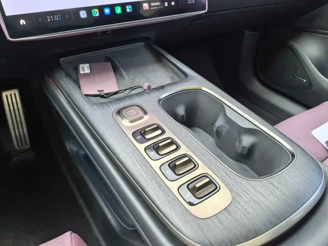 Xiaomi SU7 — Фото автомобиля 11
