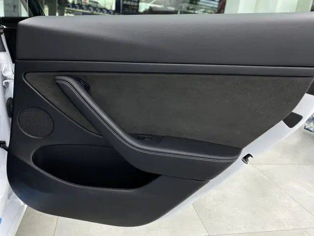 Tesla Model 3 — Фото автомобиля 30