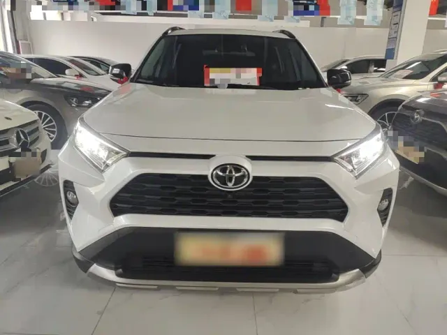 Toyota RAV4 — Фото автомобиля 2