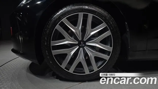 Tesla Model 3 — Фото автомобиля 5