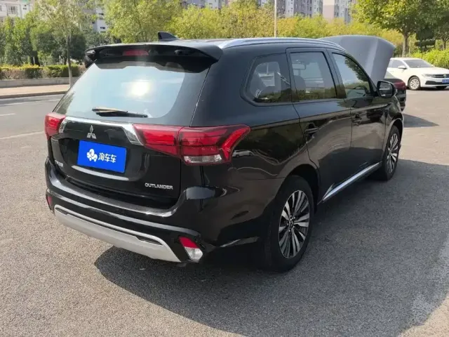 Mitsubishi Outlander — Фото автомобиля 3