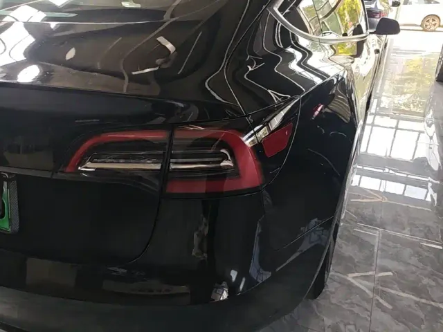 Tesla Model 3 — Фото автомобиля 7
