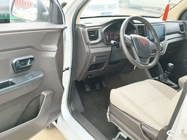 Wuling Hongguang V — Фото автомобиля 15