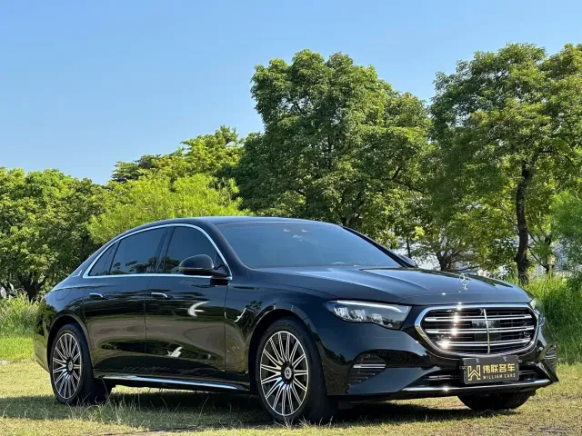 Mercedes-Benz E-Class — Фото автомобиля 3
