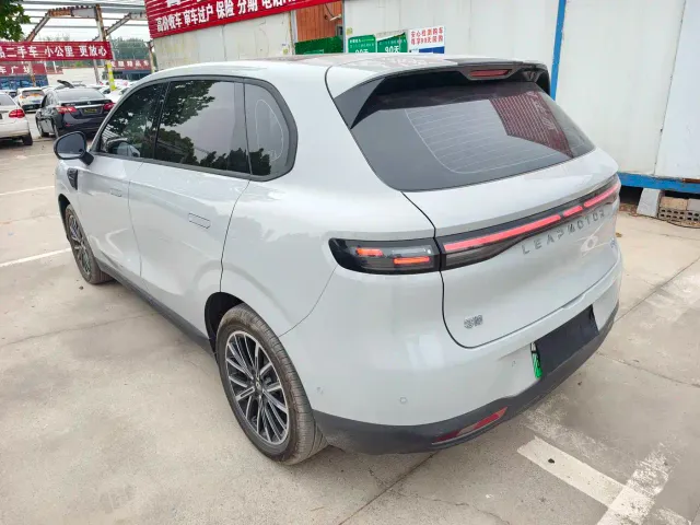 Leapmotor B10 — Фото автомобиля 6