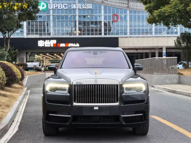 Rolls-Royce Cullinan — Фото автомобиля 2