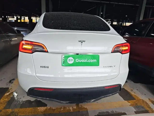 Tesla Model Y — Фото автомобиля 5