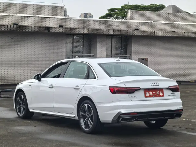 Audi A4L — Фото автомобиля 13