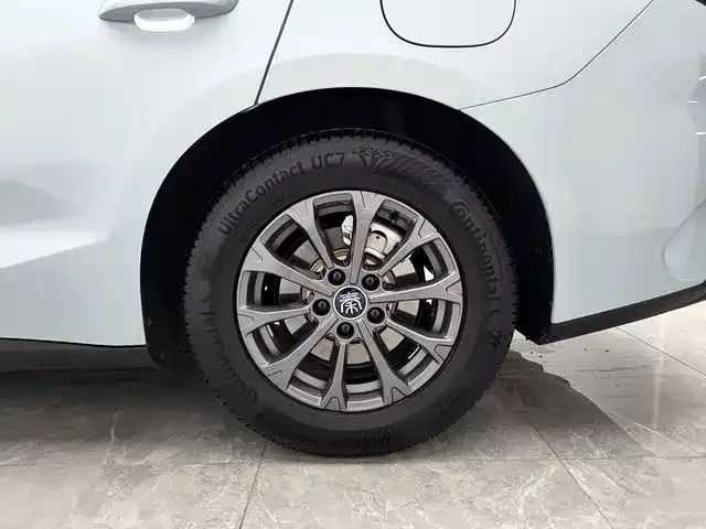 BYD Qin L — Фото автомобиля 17