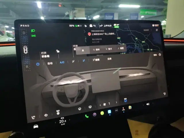Tesla Model 3 — Фото автомобиля 12