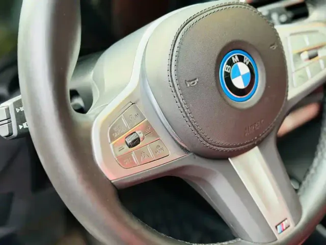 BMW iX3 — Фото автомобиля 9