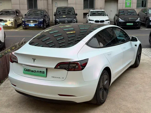 Tesla Model 3 — Фото автомобиля 9