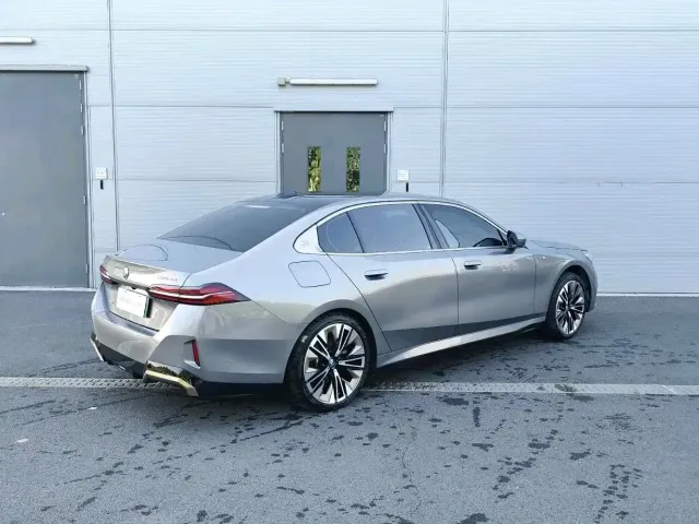 BMW i5 — Фото автомобиля 5