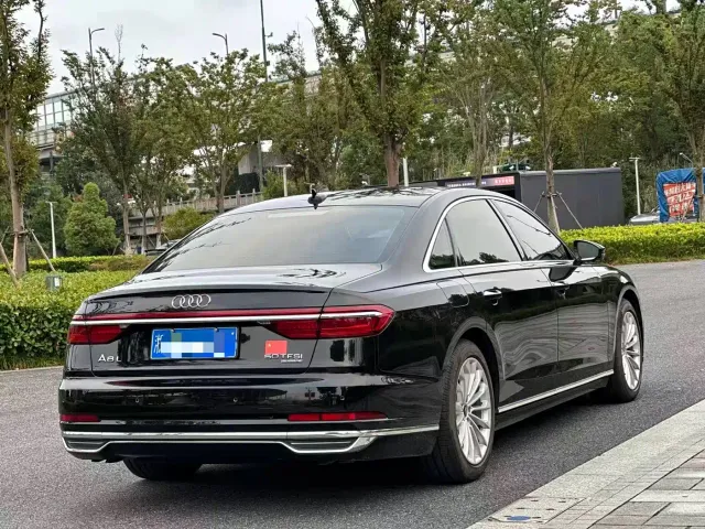 Audi A8 — Фото автомобиля 6