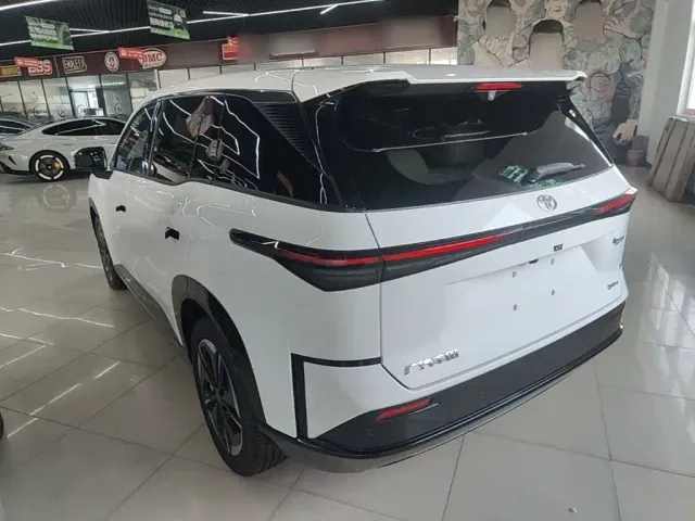 Toyota BoZhi 3X — Фото автомобиля 4