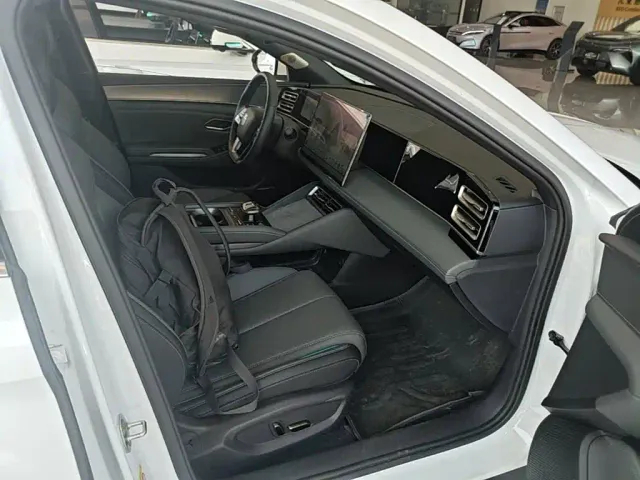 BYD Qin L — Фото автомобиля 24