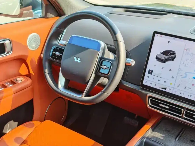 Li Auto L8 — Фото автомобиля 9