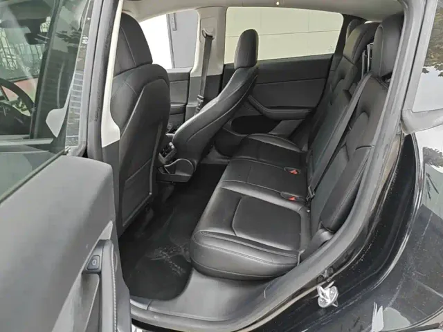 Tesla Model Y — Фото автомобиля 16