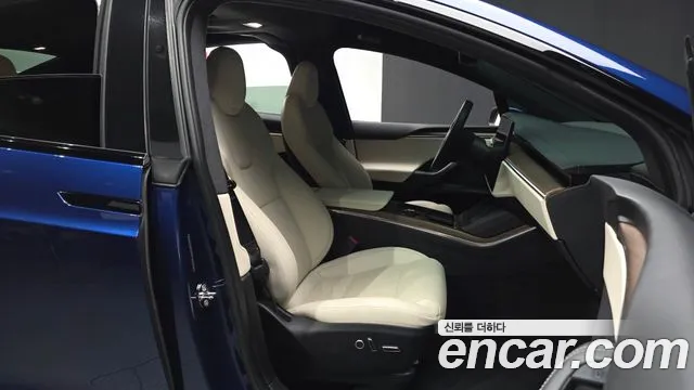 Tesla Model X — Фото автомобиля 18
