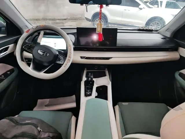 Geely Emgrand L — Фото автомобиля 9